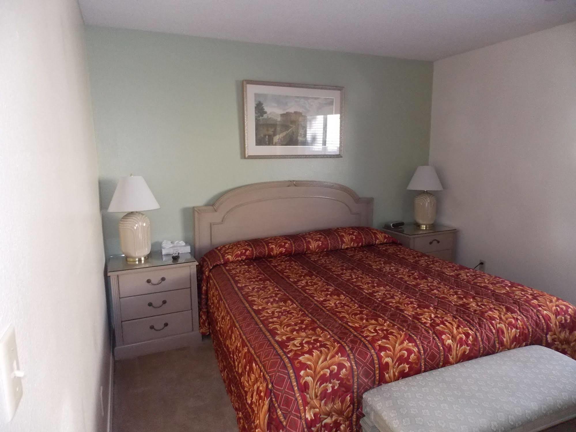 Vintage Lakeside 3* Big Bear Lake