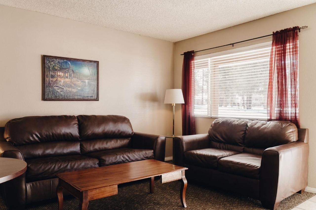 Vintage Lakeside Hotel 3*