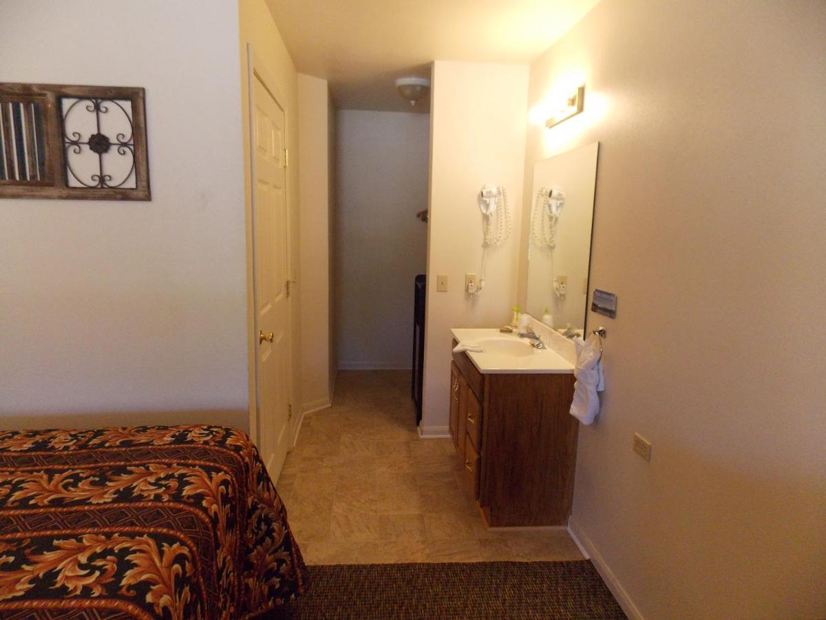 Vintage Lakeside 3* Big Bear Lake