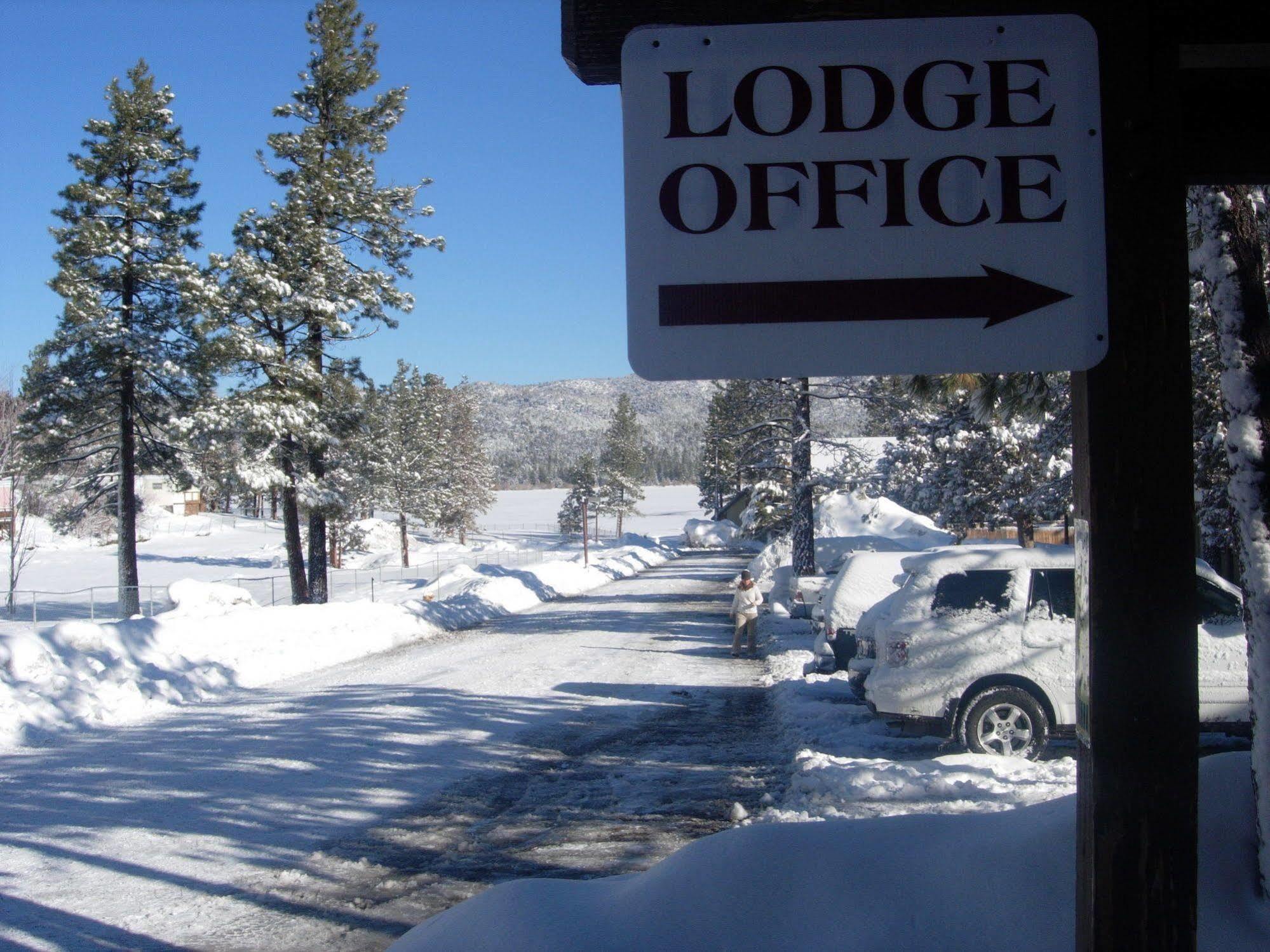 Vintage Lakeside Hotel 3*