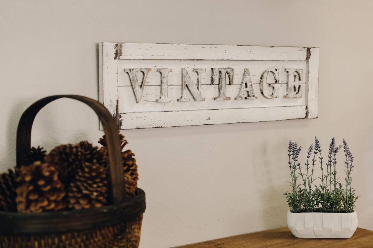 Vintage Lakeside