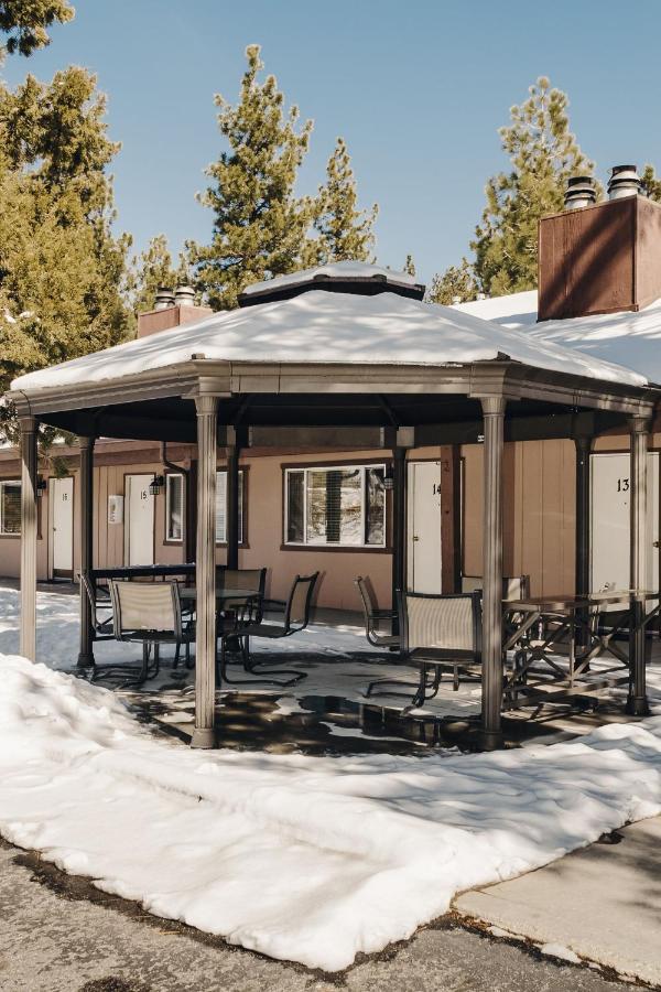 Vintage Lakeside Hotel 3*